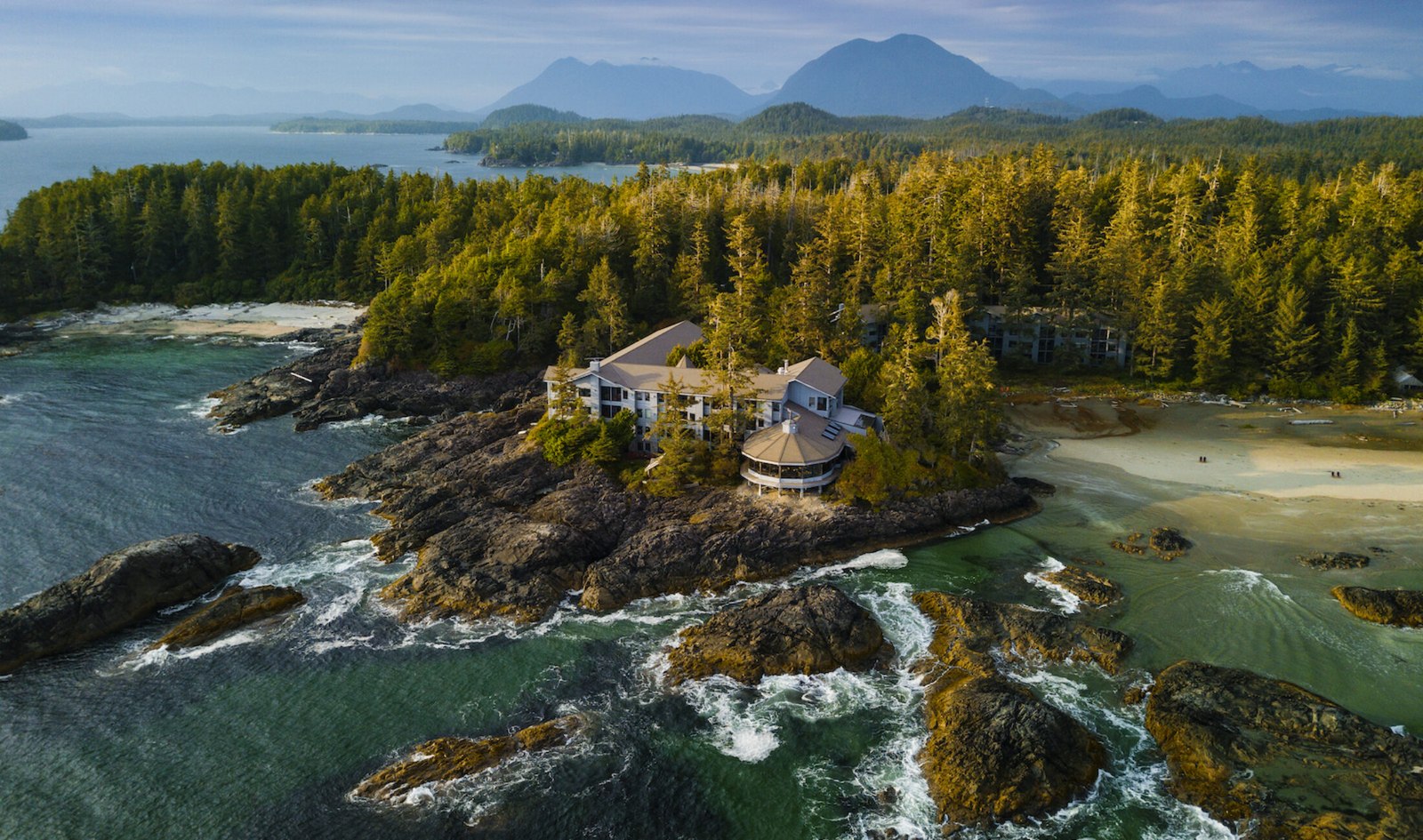 Wickaninnish Inn on the rocks above Chesterman Beach, Tofino